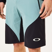 Seeker Airline Short - Pacific