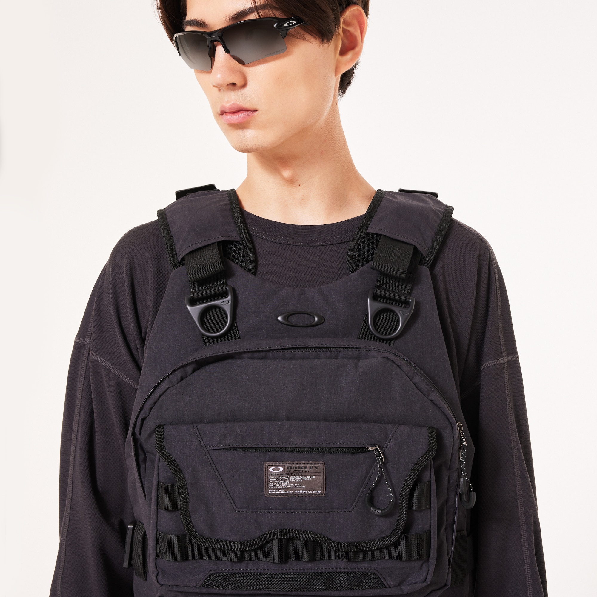 Oakley Fgl Ap Vest 4.0 in Phantom | Oakley® LU