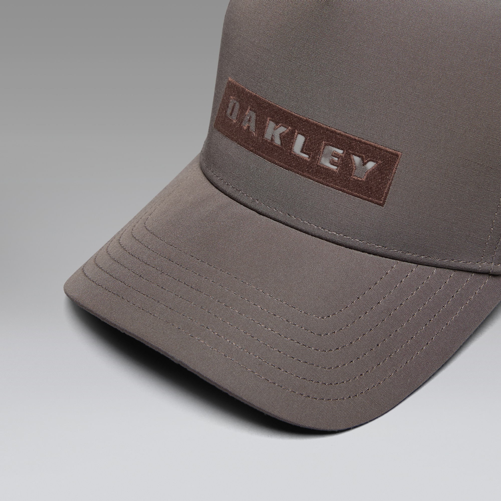 Oakley Bark Snapback in Granite Gray | Oakley® US