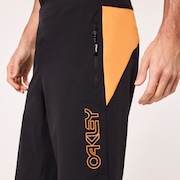 Seeker Short 2.0 - Blackout/Soft Orange