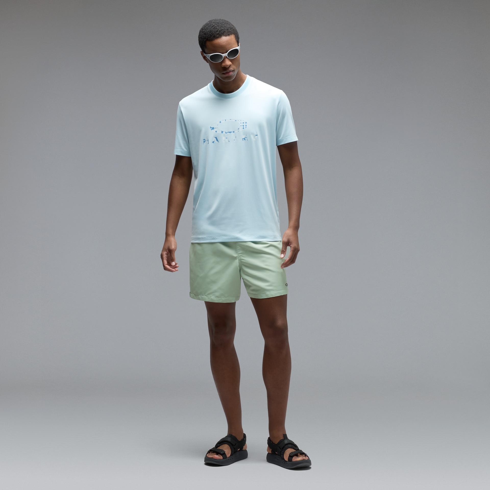 Oakley Waterscape Hybrid 17'' Short in Cement | Oakley® US