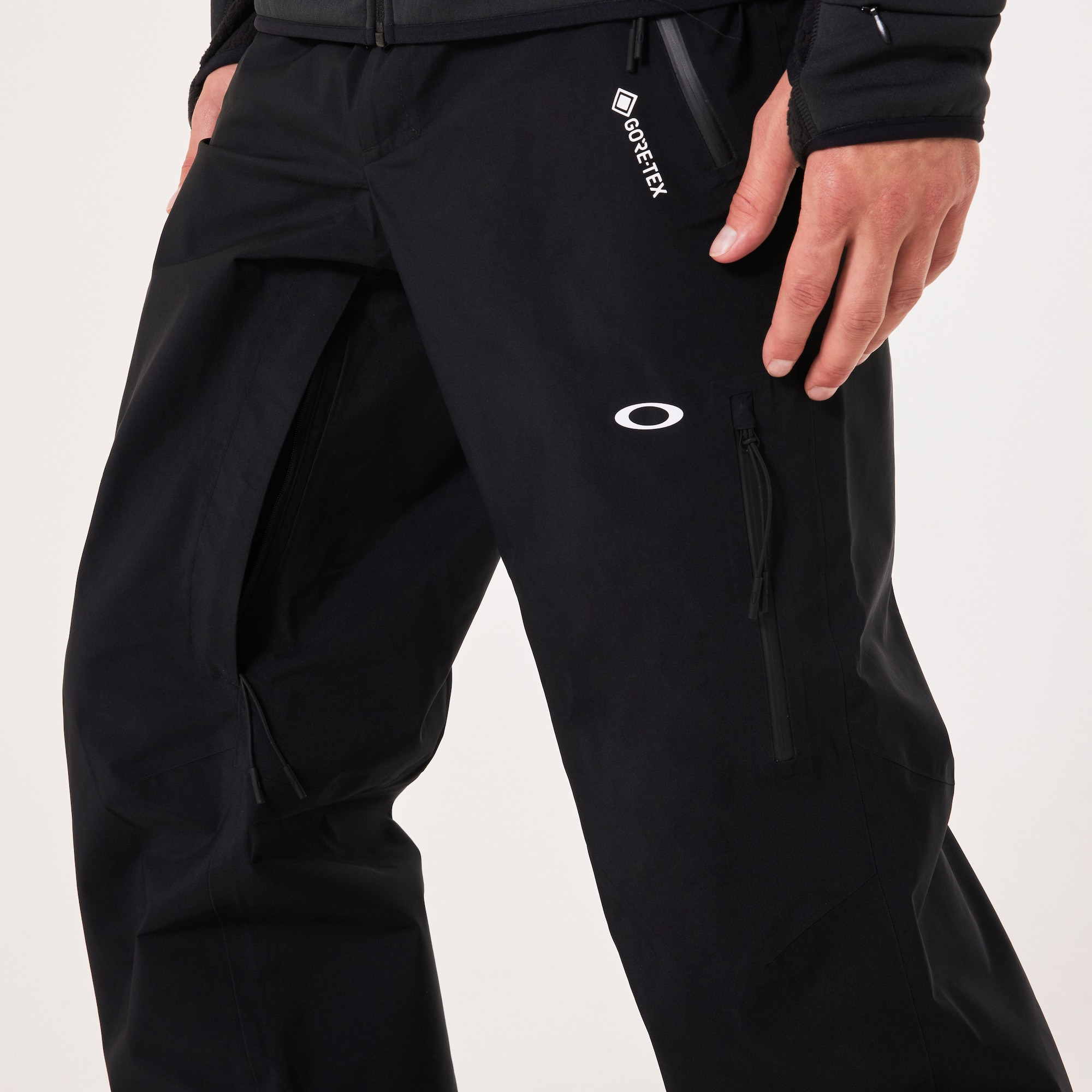 Oakley Unbound Gore-Tex Shell Pant 2.0 in Blackout | Oakley® US