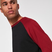 Relax Raglan 3/4 Tee - Black/Iron Red