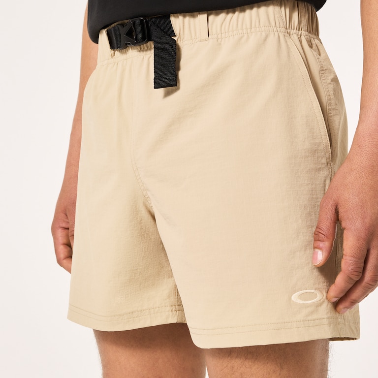 Latitude 18" Short - Humus