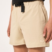 Latitude 18" Short - Humus