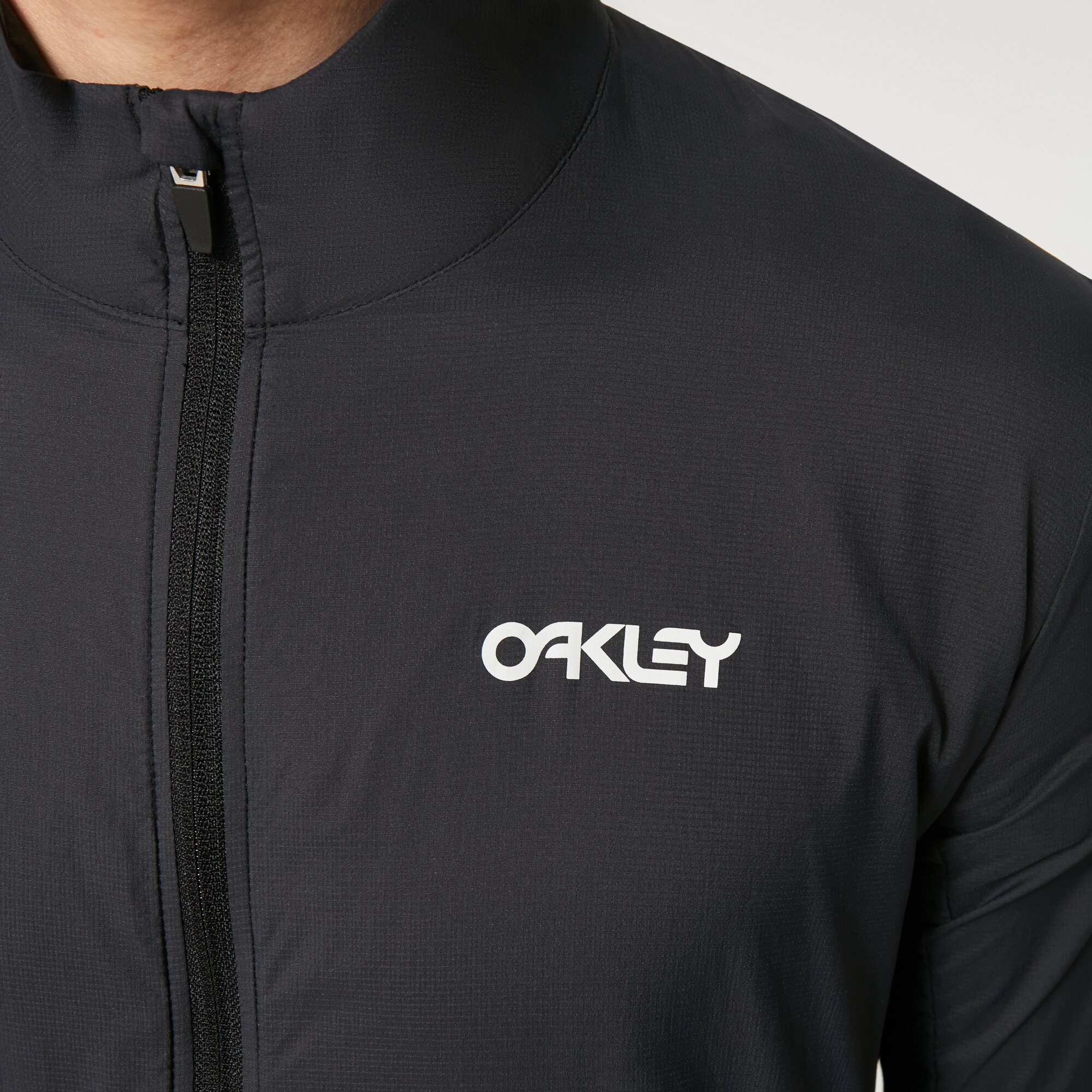 Oakley Elements Packable Jacket in Blackout | Oakley® US