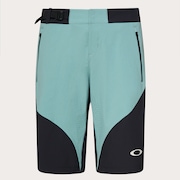 Seeker Airline Short - Pacific
