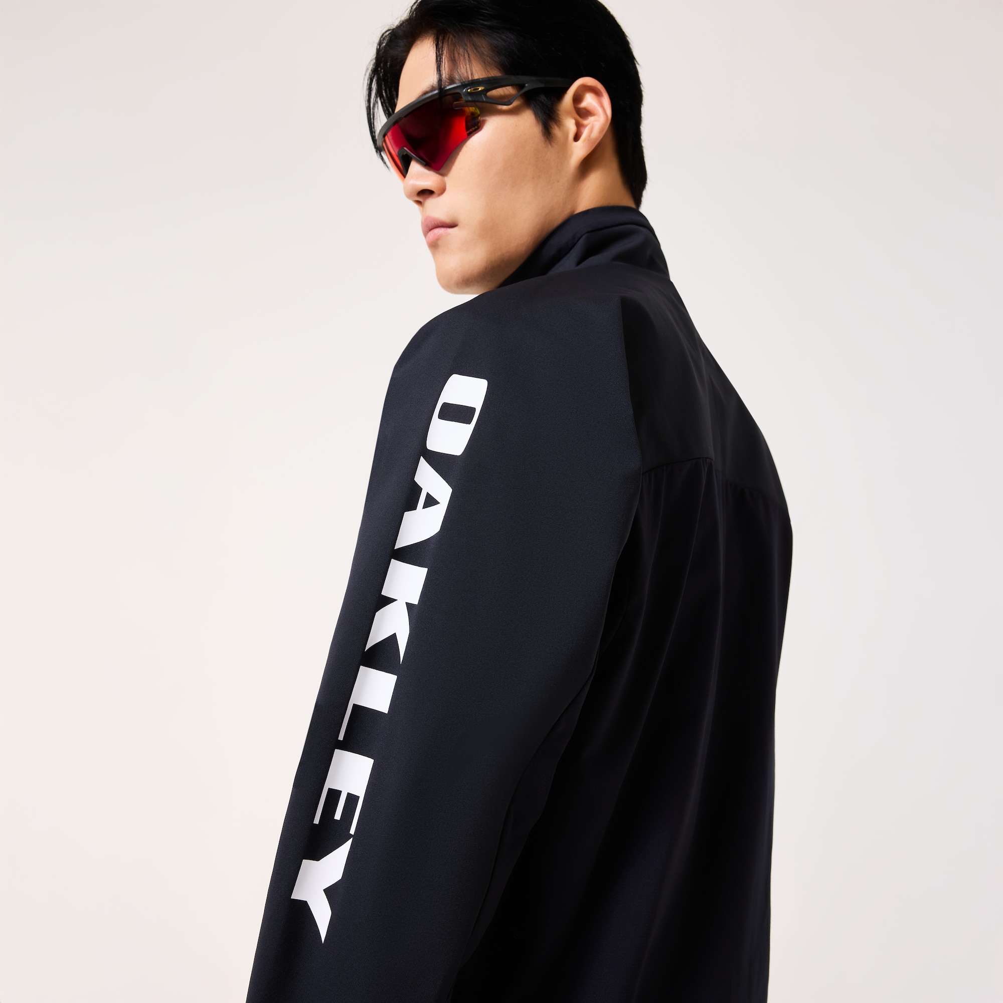 Oakley Enhance Tech Jersey Jacket 16.0 in Pitch Black | Oakley® JP