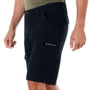 Oakley Cargo Icon Short Pants in Blackout | Oakley® | Official