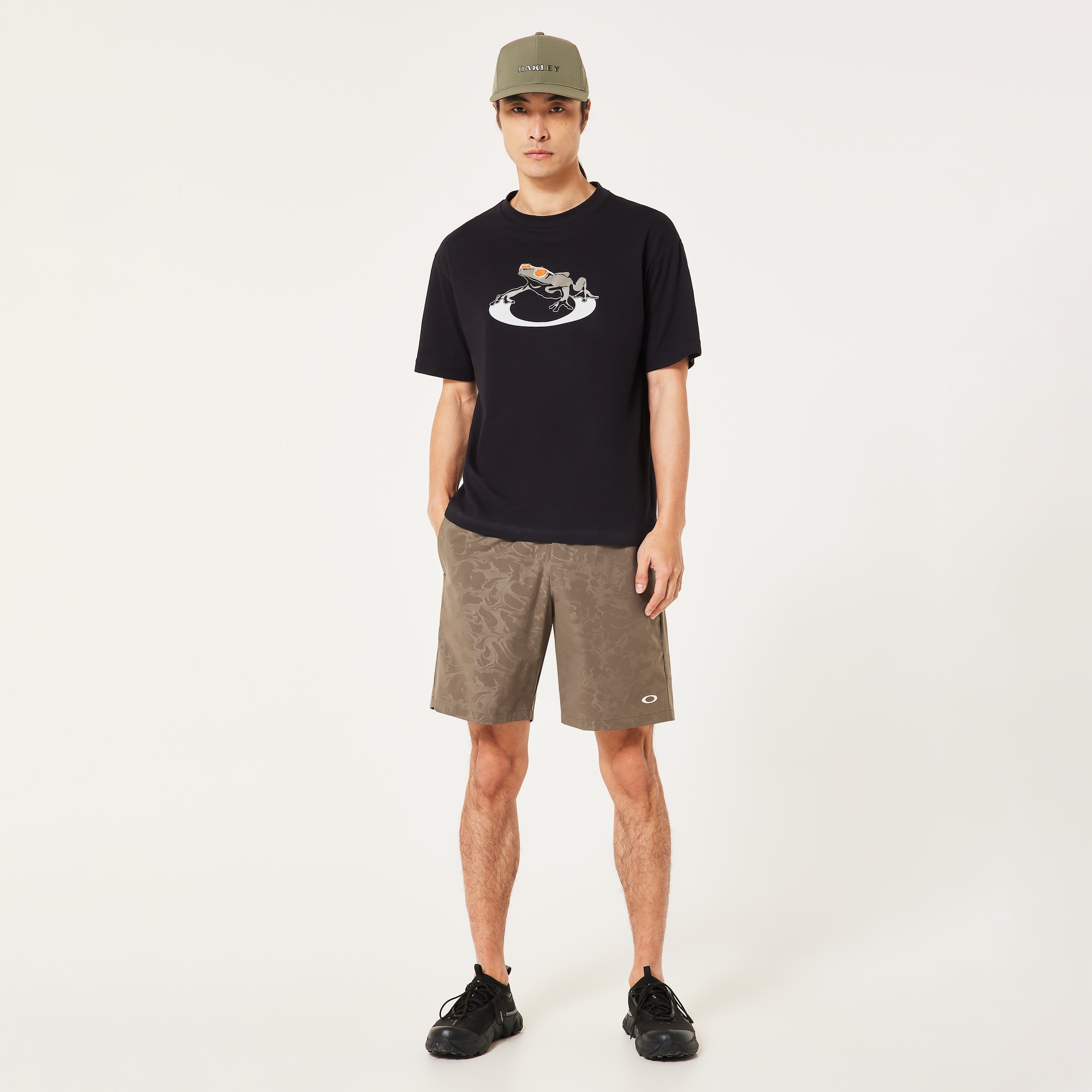 Oakley Enhance Woven Graphic Shorts 2.0 in Raven | Oakley® JP