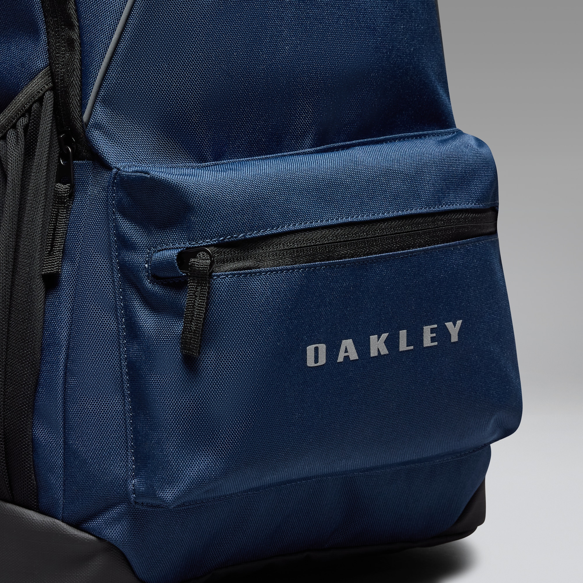 Oakley Spark Traverse in Abyss | Oakley® EU