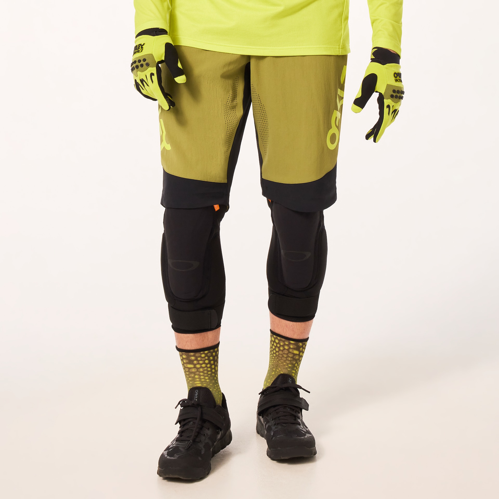 Oakley Maven Scrub Short in Fern | Oakley® US