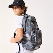 Oakley Essential Backpack 20 Ytr in Blackout | Oakley® JP