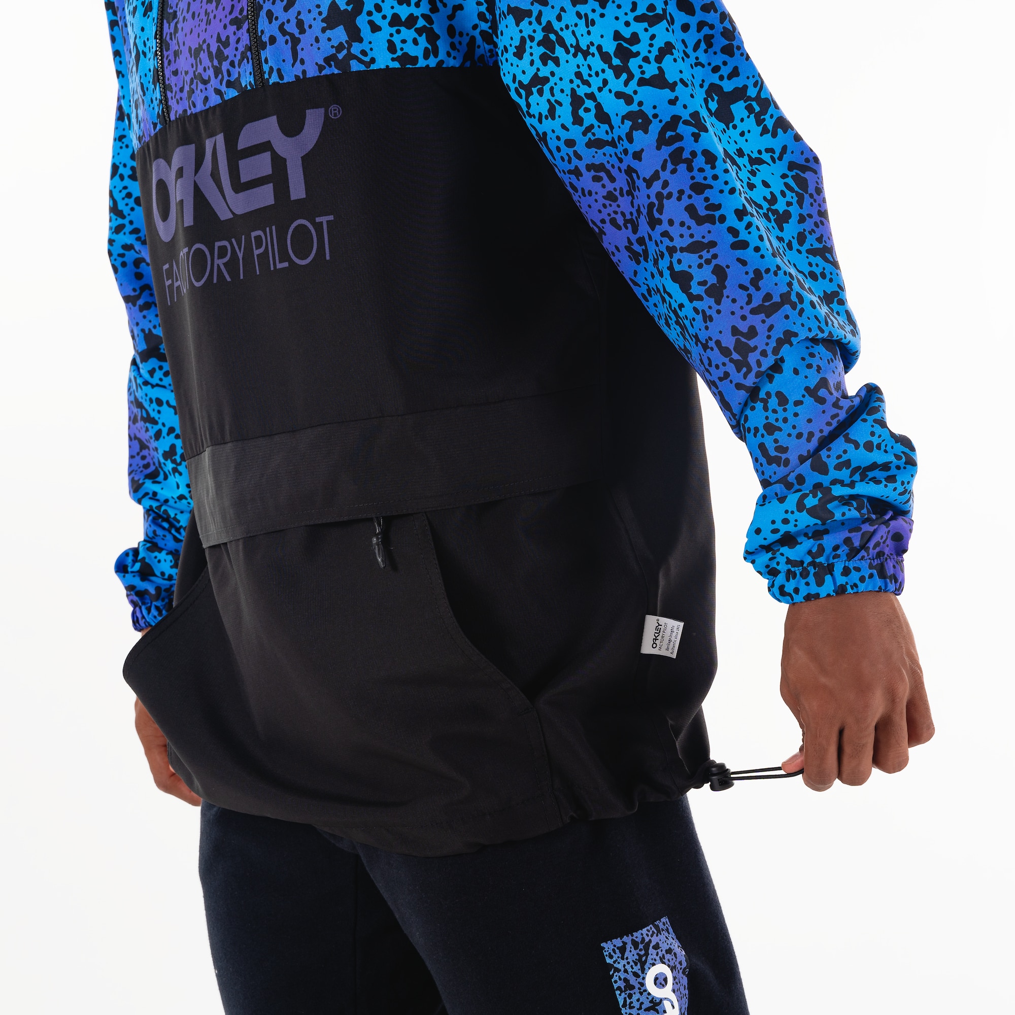 Oakley Jaqueta Factory Pilot Windbreaker em Blackout | Oakley® BR