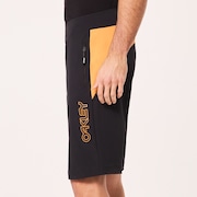 Seeker Short 2.0 - Blackout/Soft Orange