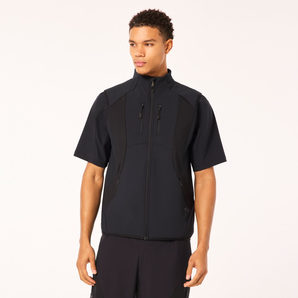 Oakley Latitude Arc Vest in Blackout | Oakley® US