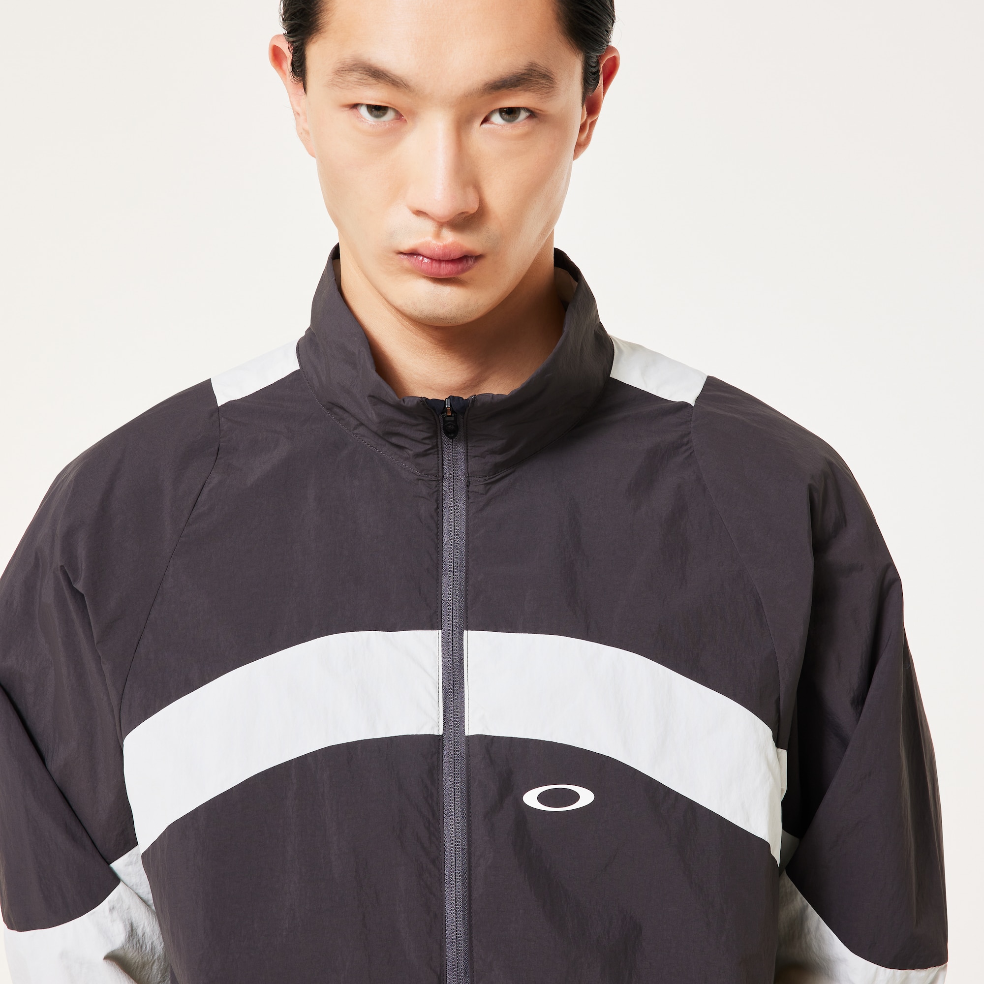 Oakley Enhance Aclife Wind Jacket 2.0 in Phantom | Oakley® JP