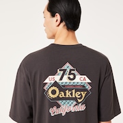 En New Retro Tee Motel 2.0 - Shadow/Black