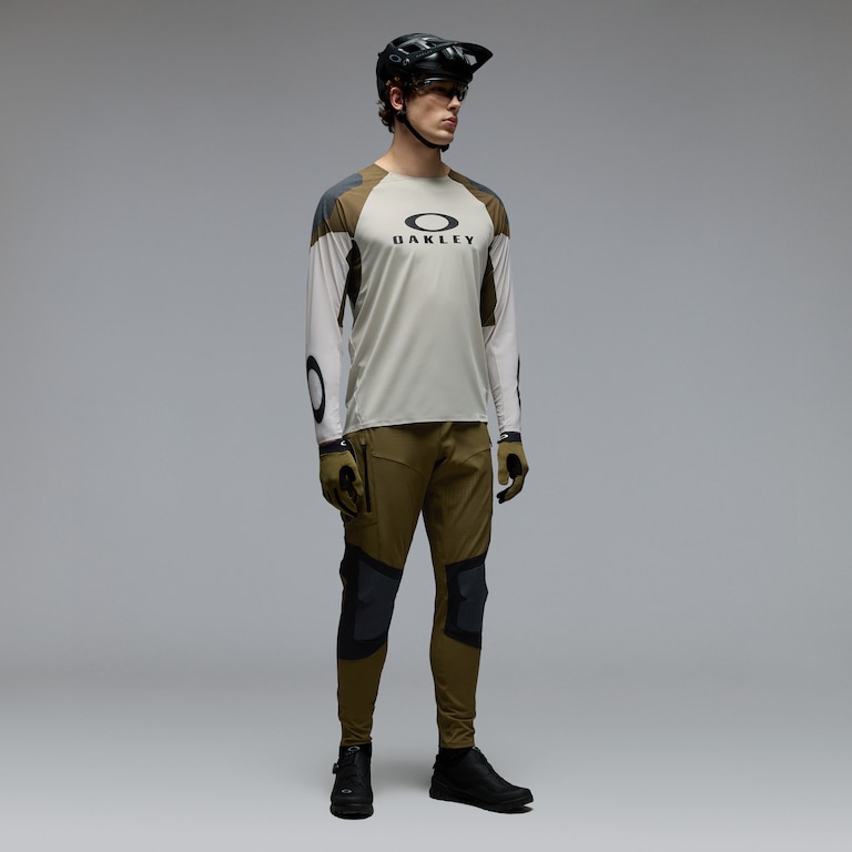 FOA406792__25I_omfr1.png?