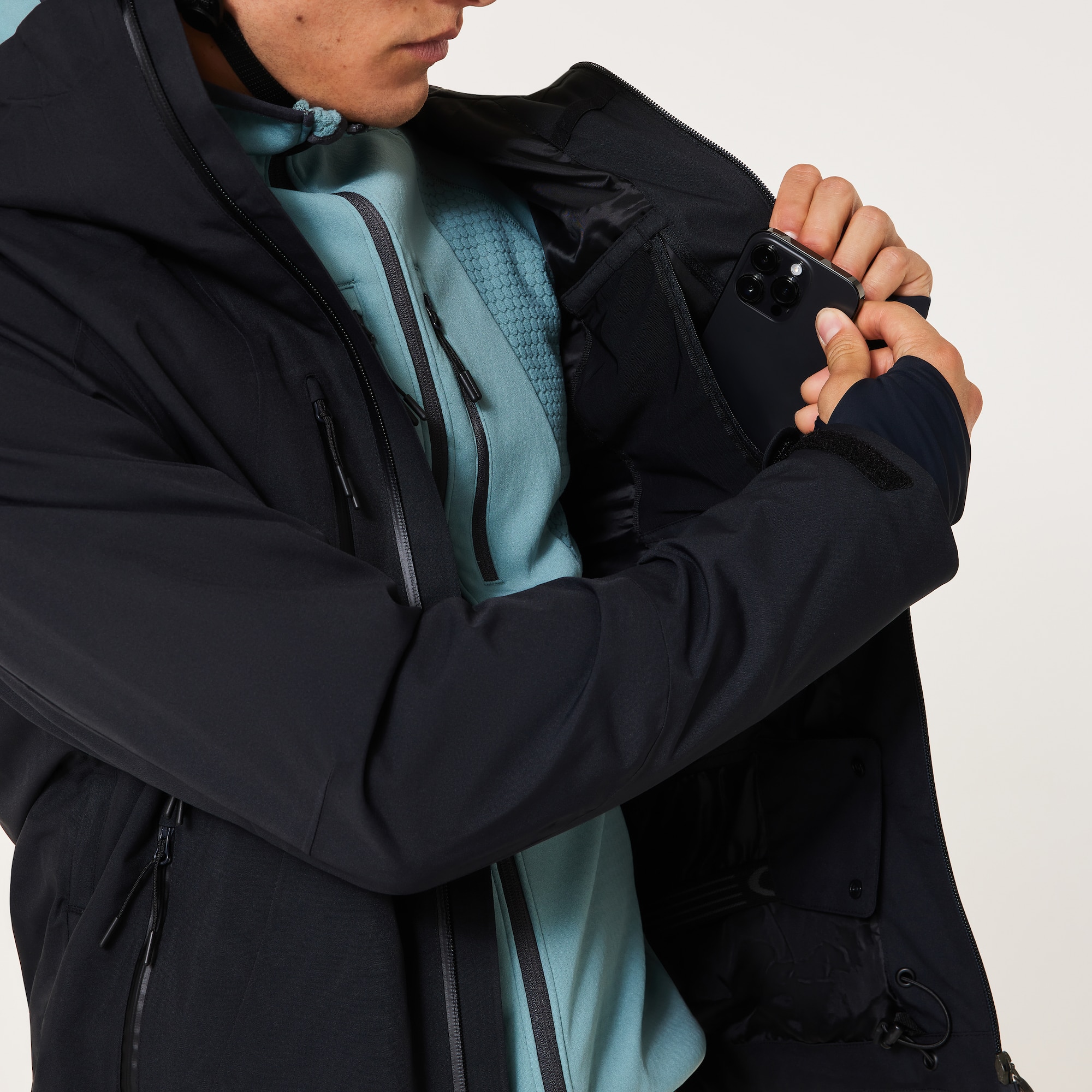 Oakley Kendall RC Shell Jacket 2.0 in Blackout | Oakley® US
