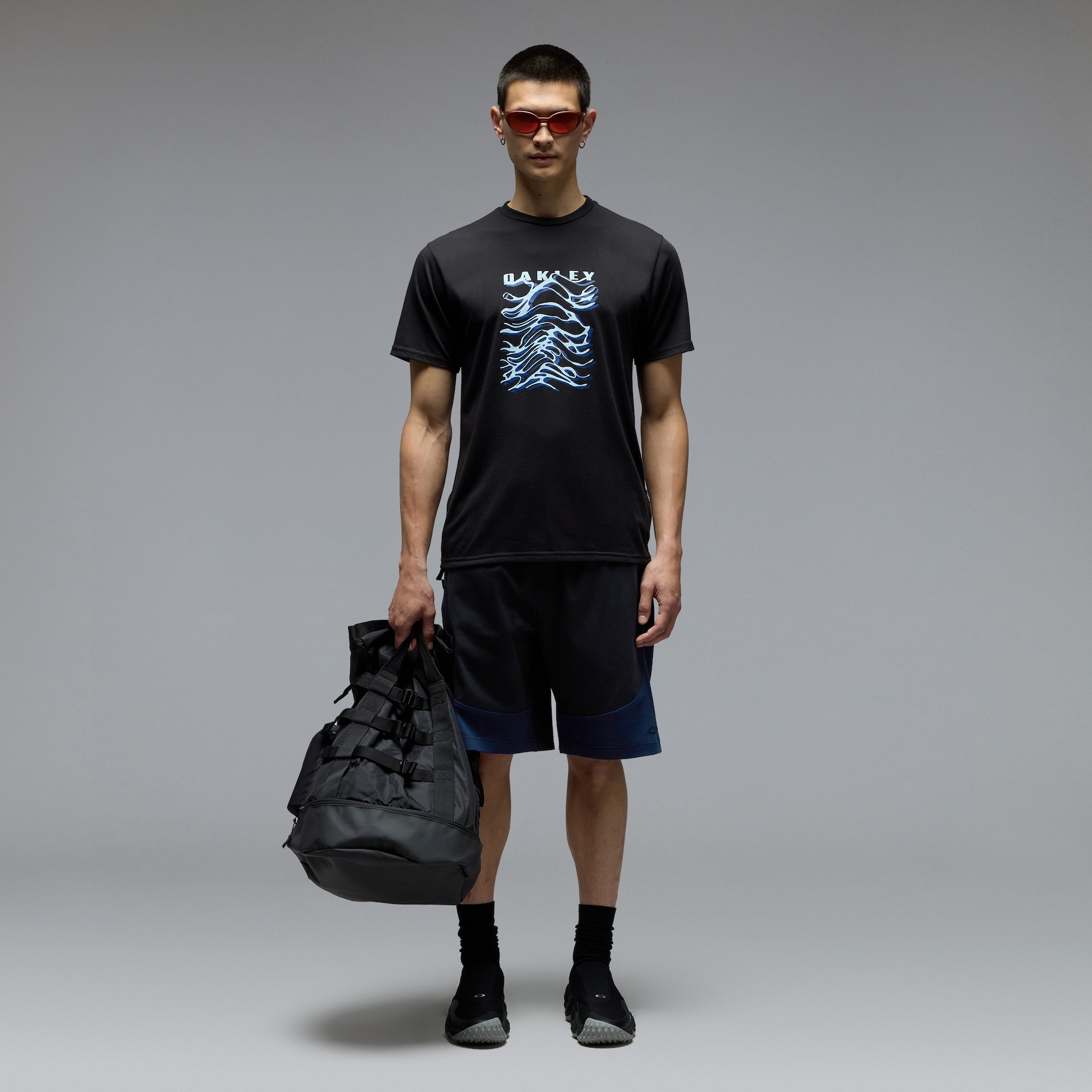 Oakley Waterscape Waves Tee in Pitch Black | Oakley® US