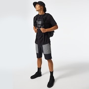 Blurred Scatter Skull Tee - Blackout