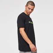 Stripe Barck Logo SS T-Shirt - Blackout