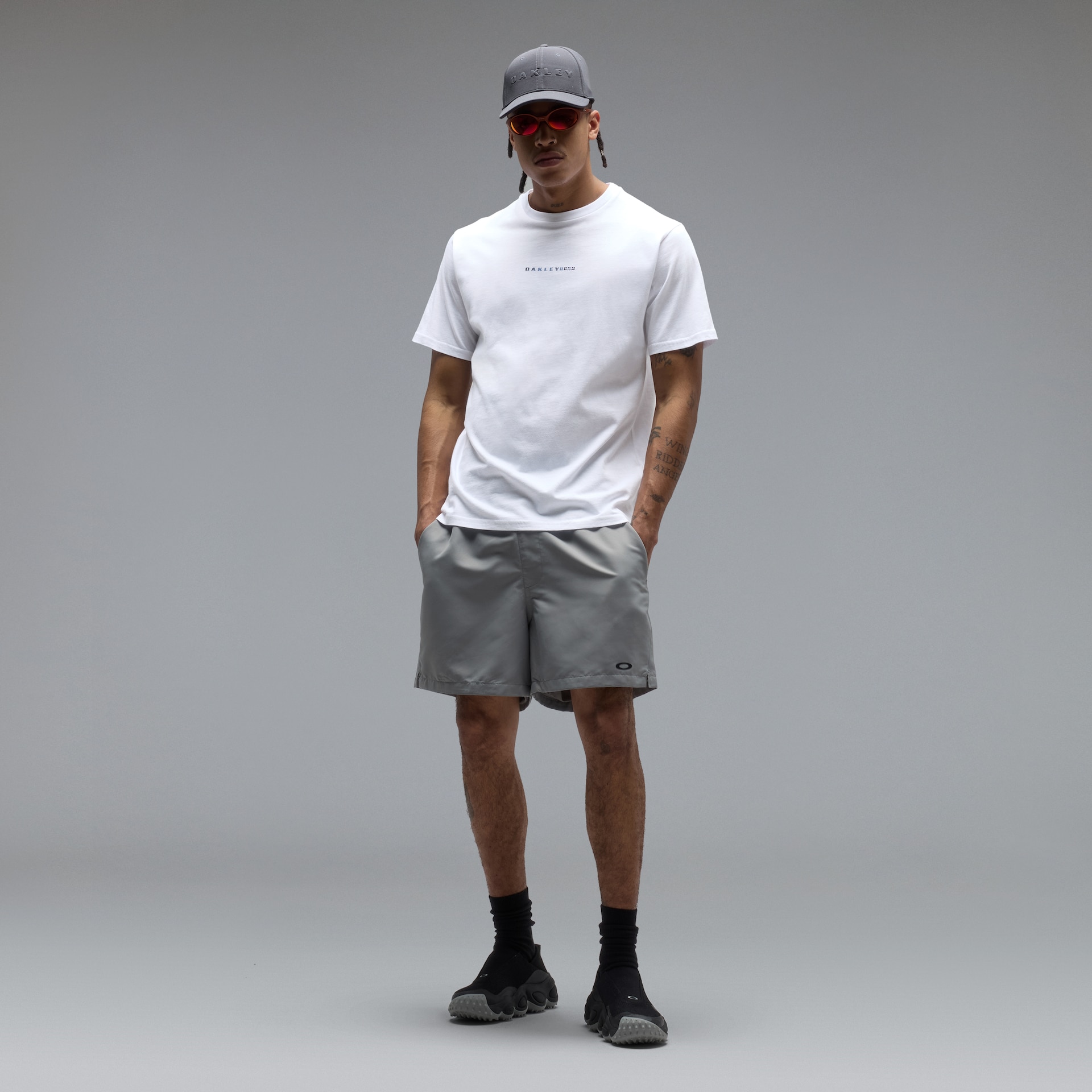 Oakley Men's Futurescape Logo Hibiscus Tee Size: S