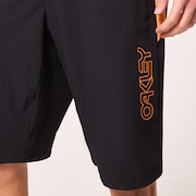 Seeker Short 2.0 - Blackout/Soft Orange