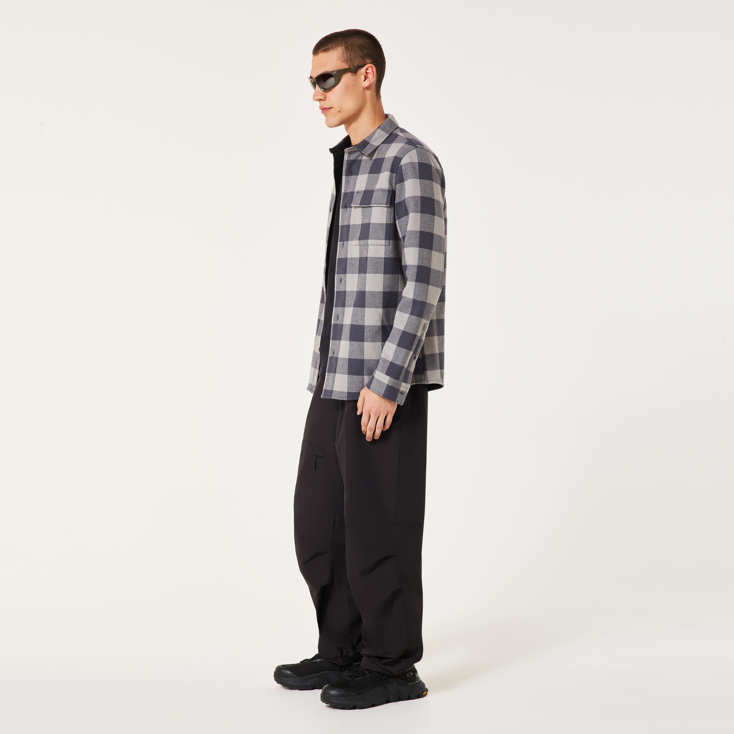 Oakley Bear Cozy Flannel in Graphite/Cement | Oakley® US