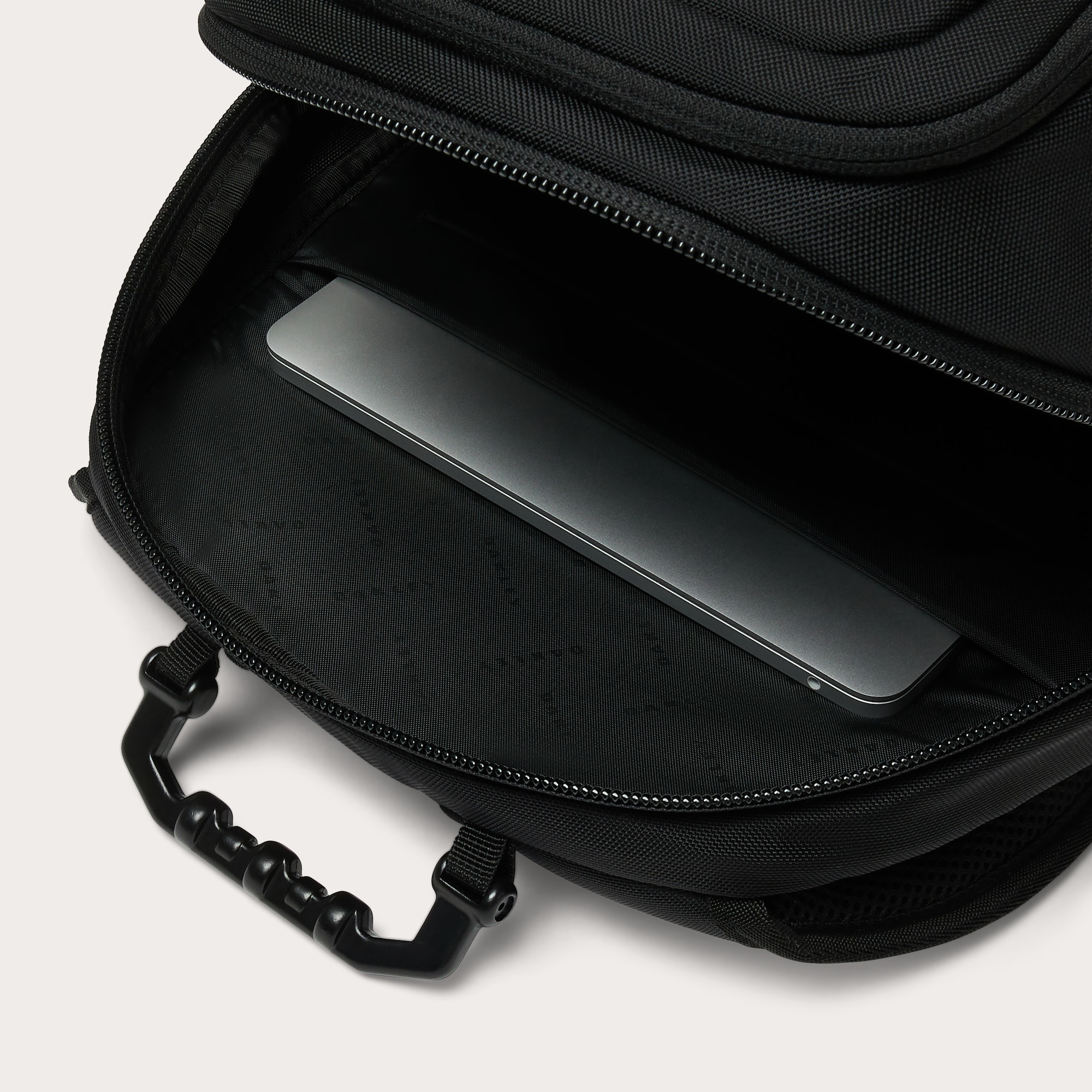 Oakley VSL Icon Backpack in Blackout | Oakley® US