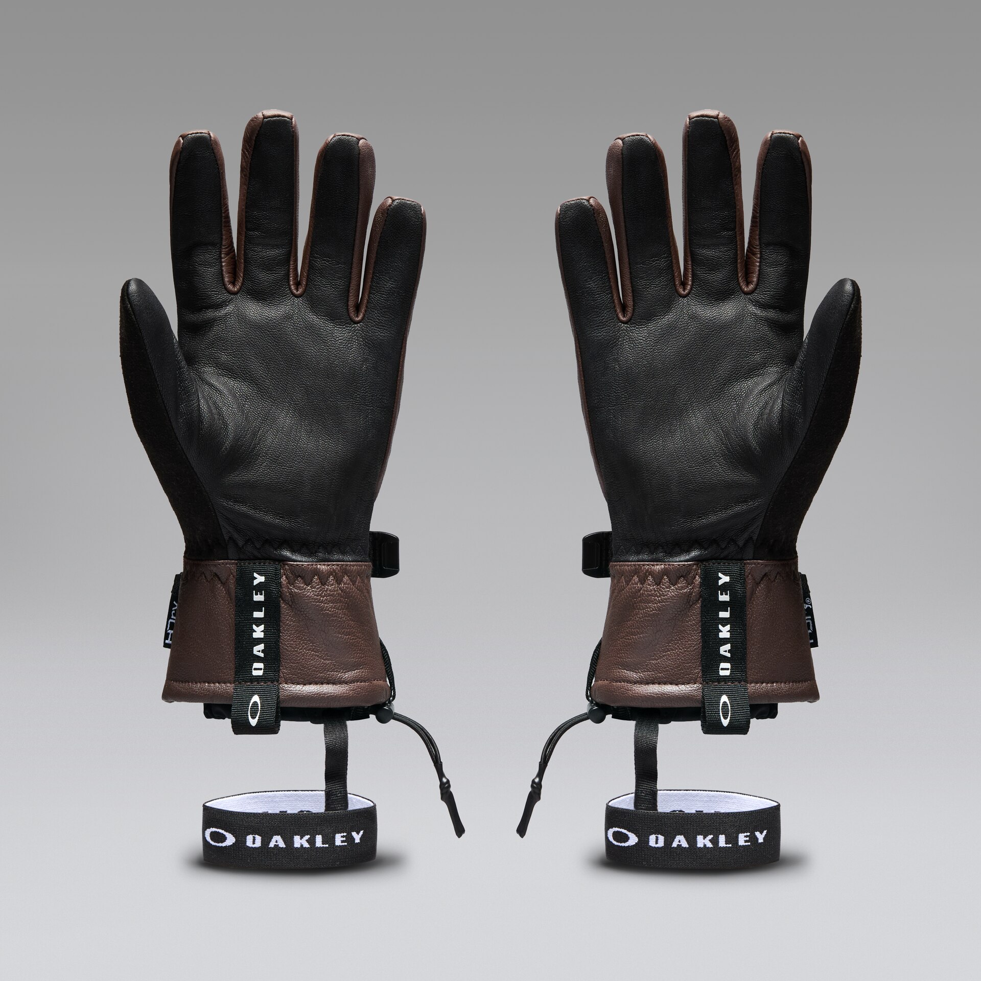 Oakley Timberline Glove in Blackout | Oakley® US