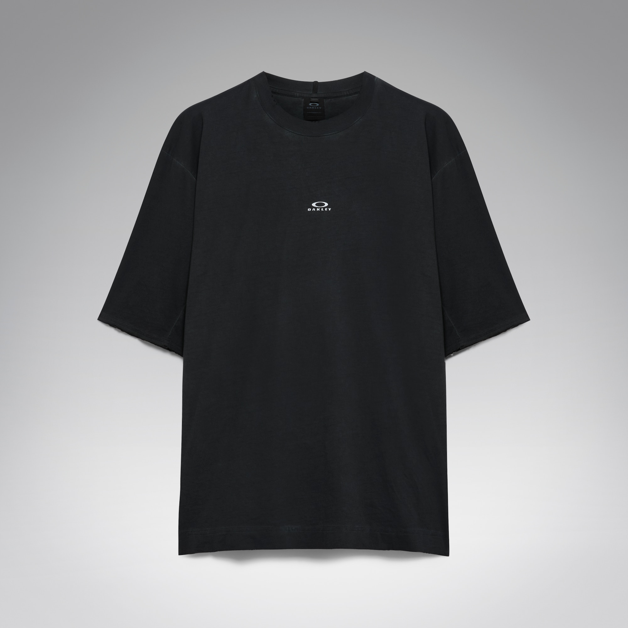 Oakley Latitude Veil Tee in Pitch Black | Oakley® JP