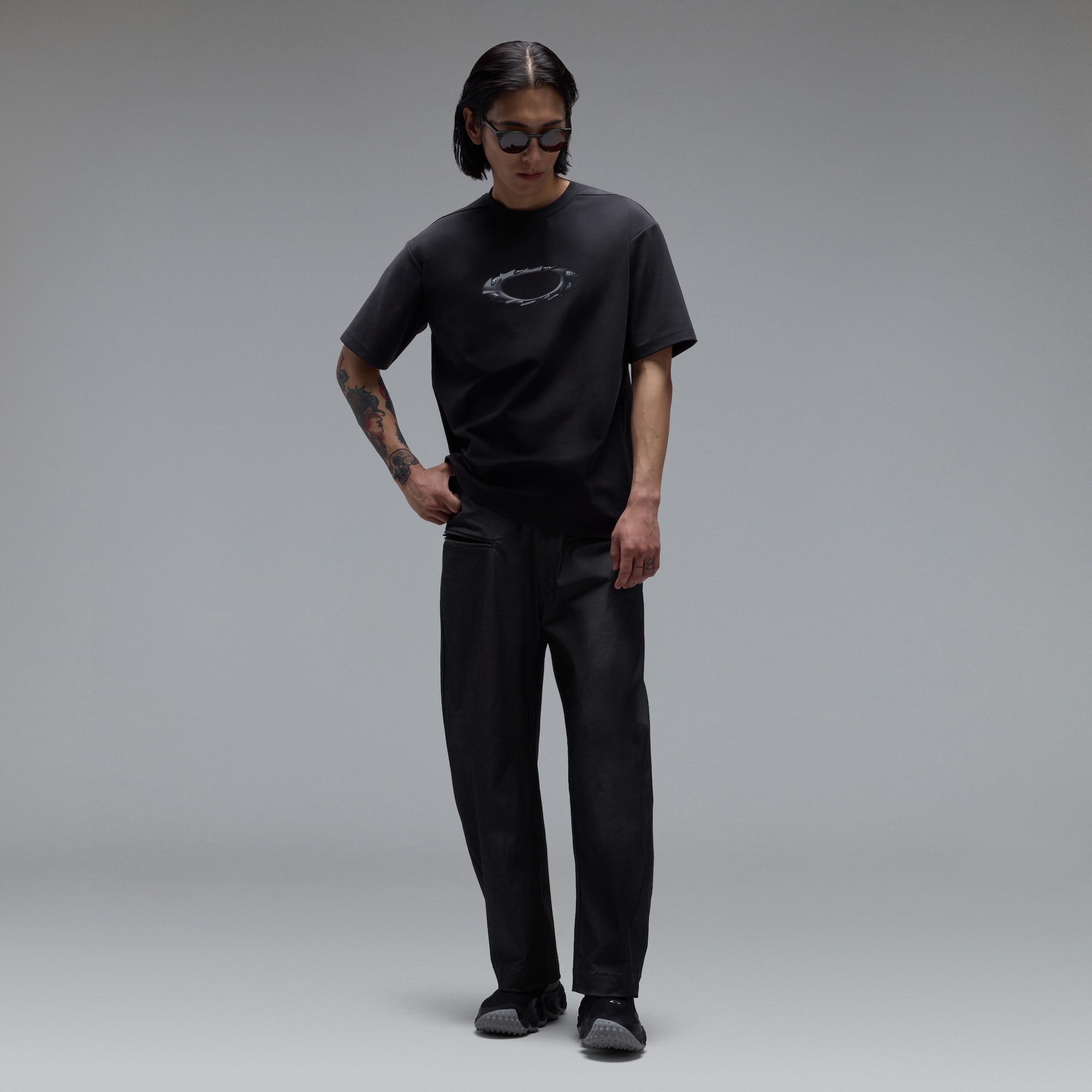 オークリー Rs Veil 1975 Jpn SS Tee Gunmetal Pitch Black
