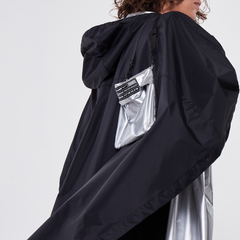 Oakley® Definition Poncho - Blackout