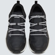 Oakley Madic - Blackout