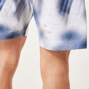 Striking Wind Shorts 7.0 - White Print