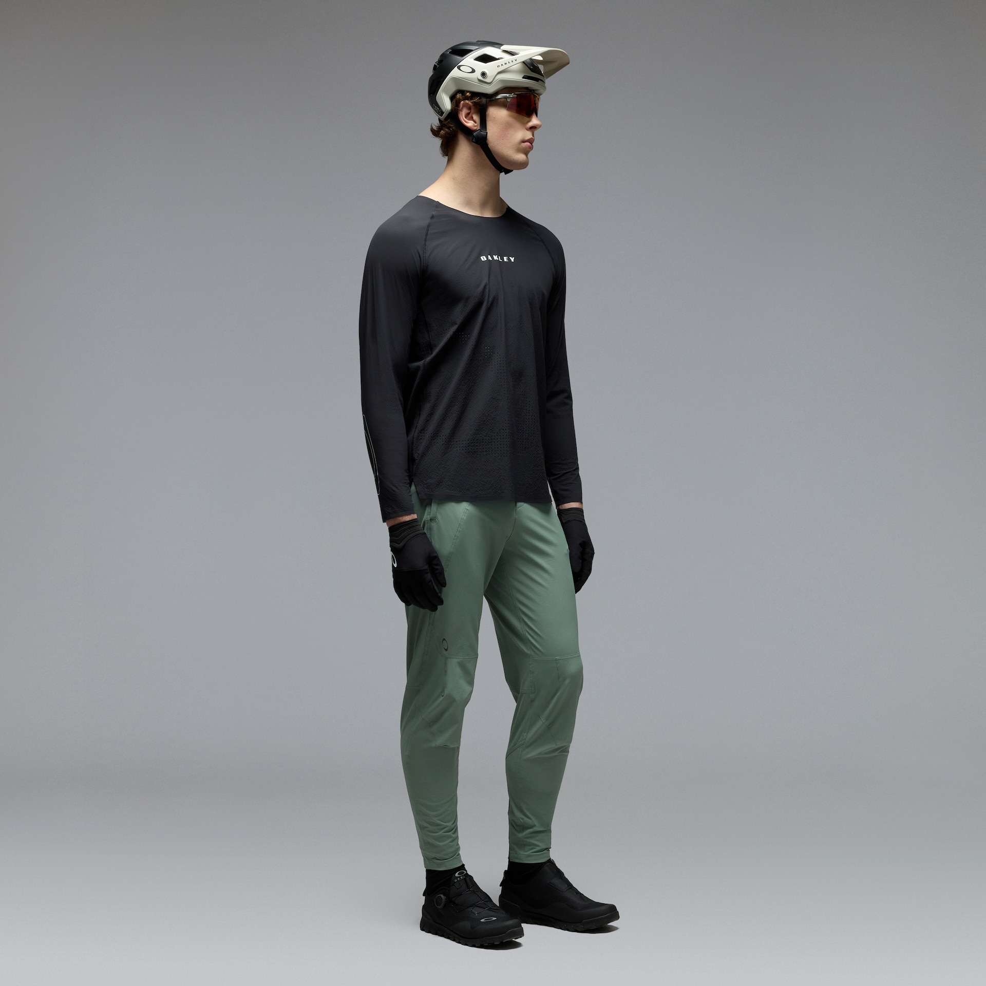 Oakley Seeker Whip Pant in Pitch Black | Oakley® US