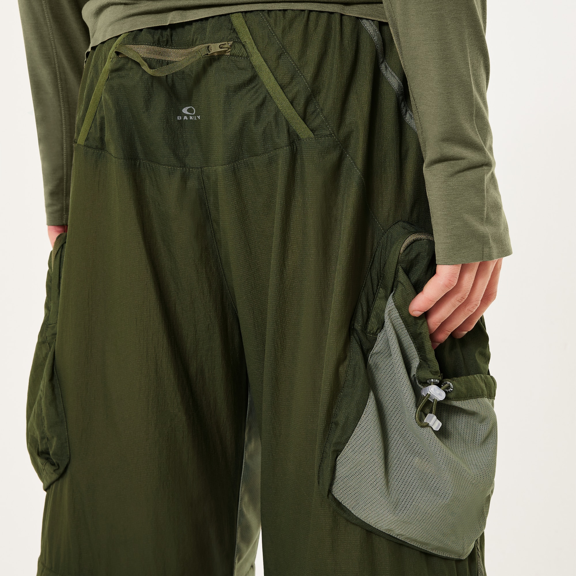Oakley Latitude Flight Cargo Pant in Army Green | Oakley® US