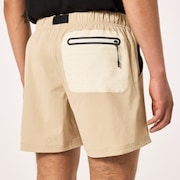 Latitude 18" Short - Humus
