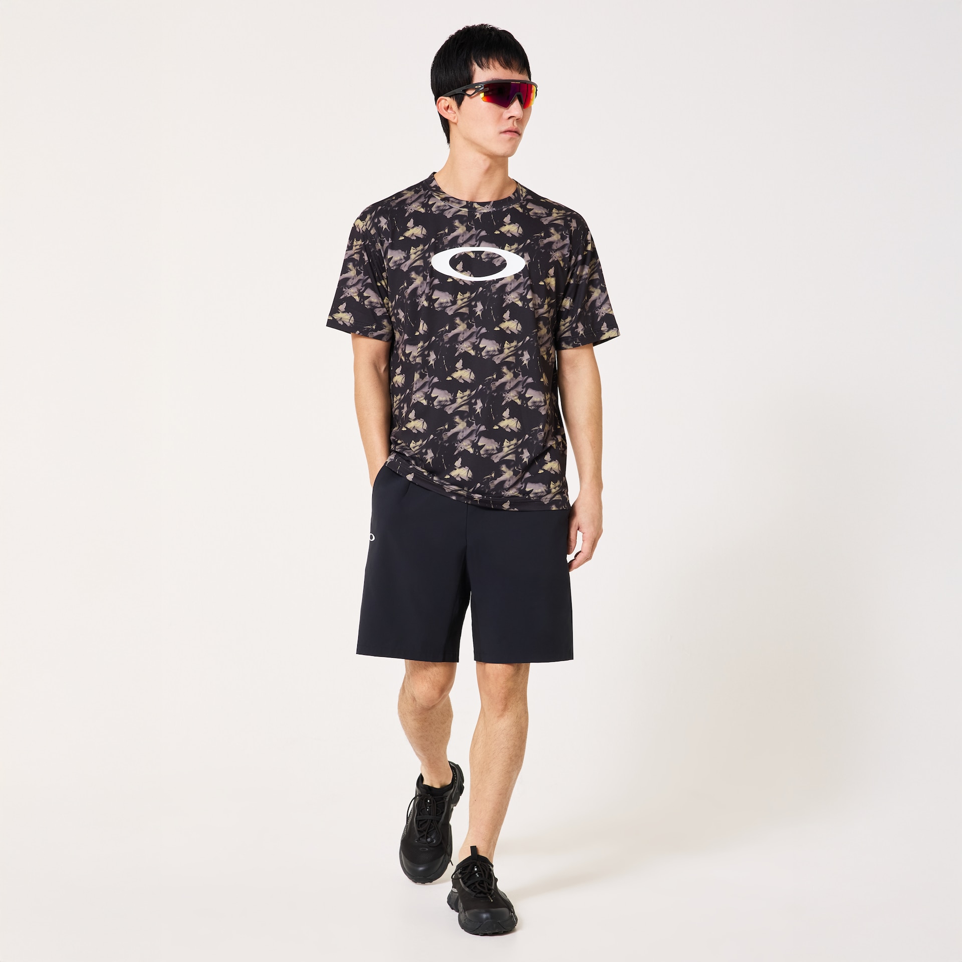 Oakley Enhance Mobility Shorts 7.0 in Pitch Black | Oakley® US
