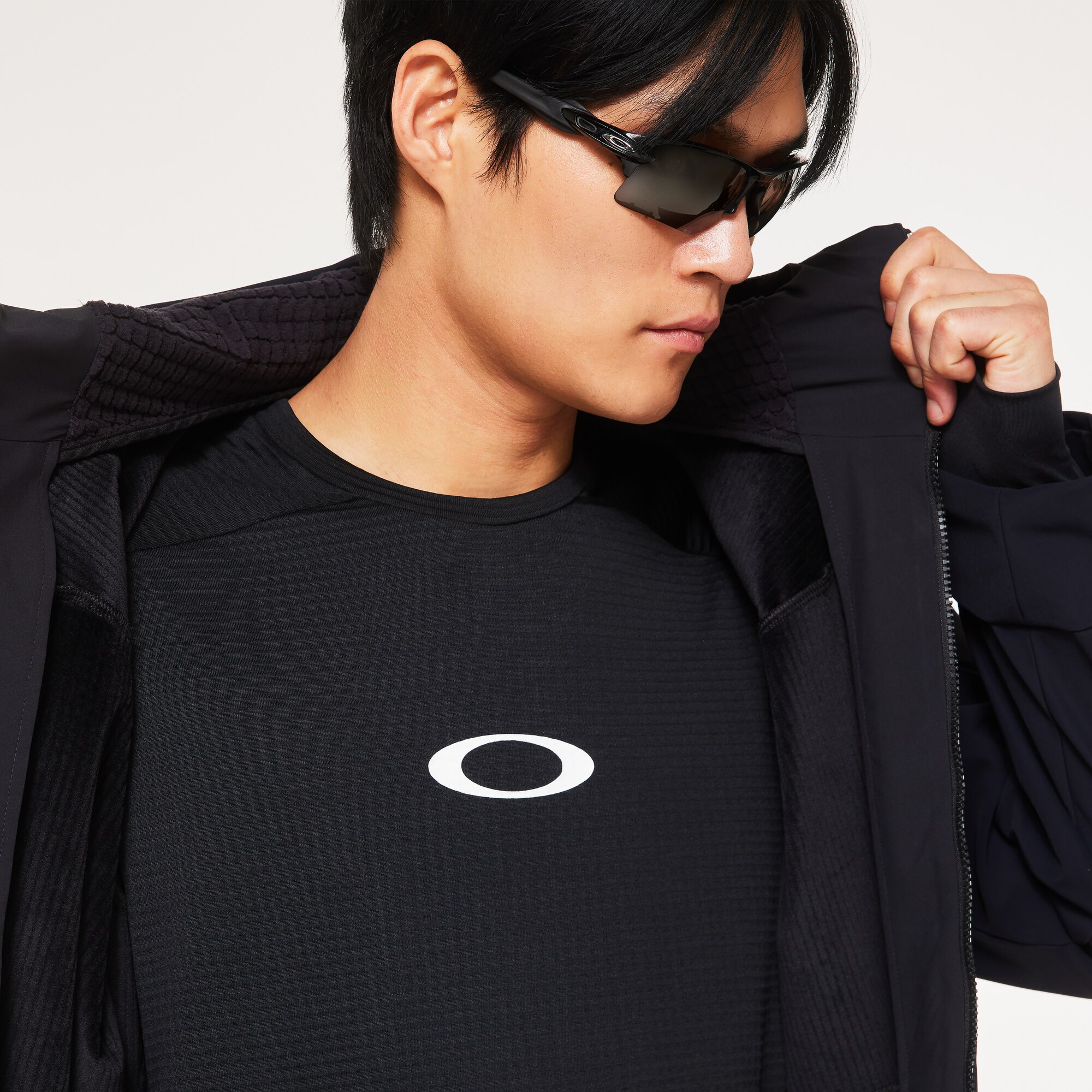Oakley O-Fusion Warm Jacket 2.0 in Blackout | Oakley® US