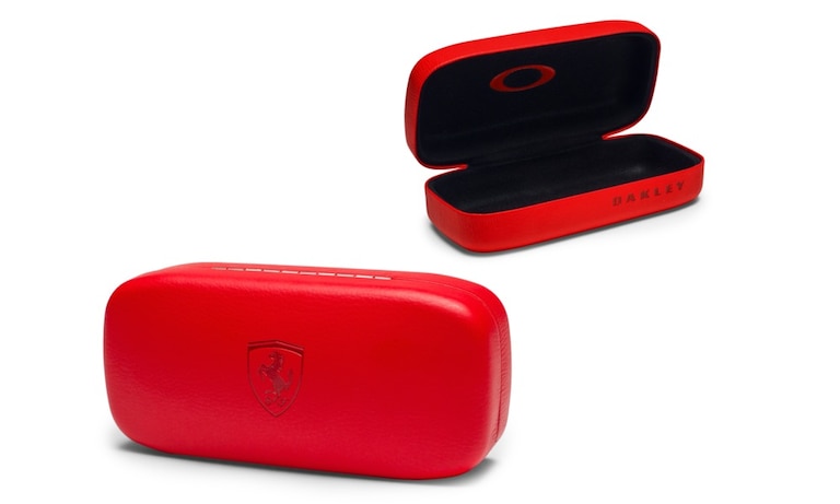 Oakley Ferrari Case in Ferrari Red | Oakley® JP