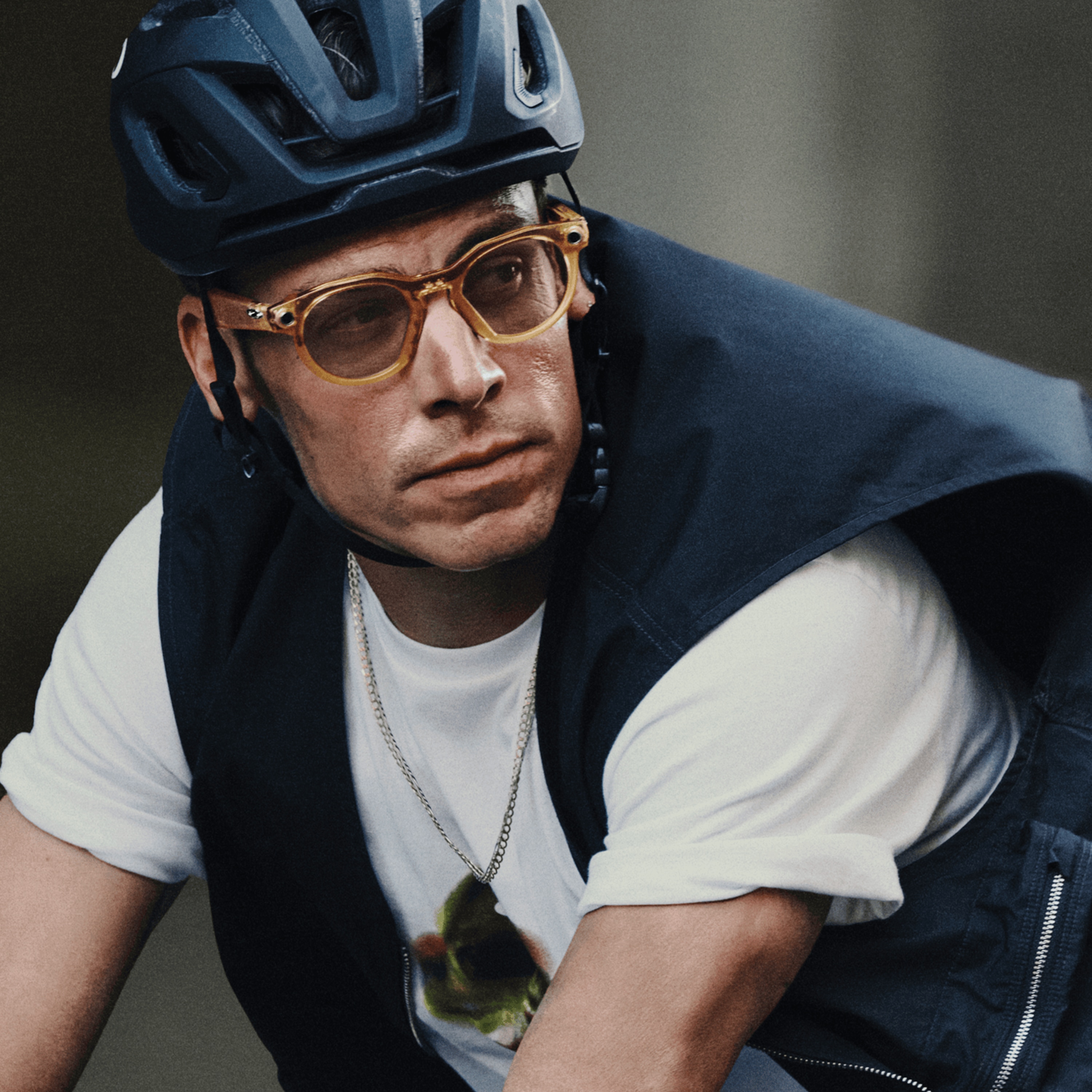 Oakley Meta HSTN AI Glasses with Light Curry Frame and Transitions